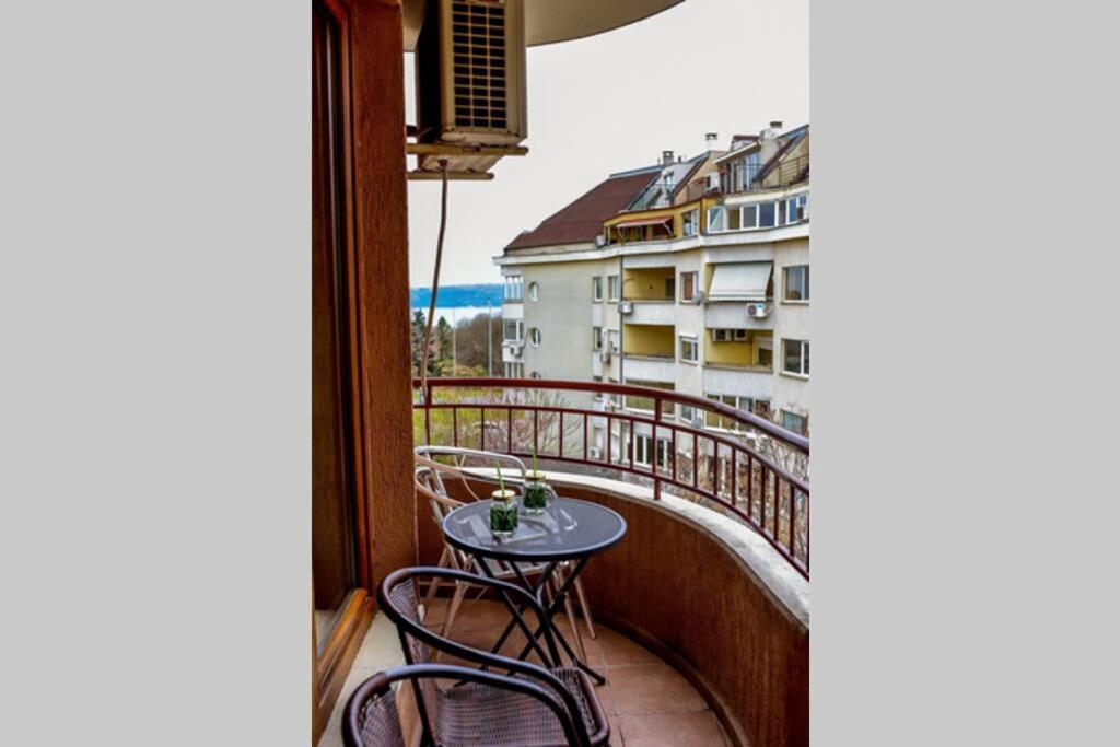 Sea View Apartment Next To Sea Garden And Beach Varna Eksteriør billede