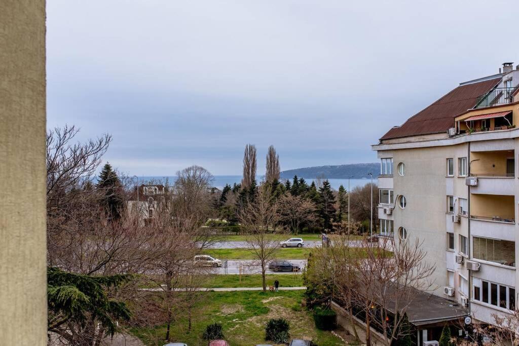 Sea View Apartment Next To Sea Garden And Beach Varna Eksteriør billede