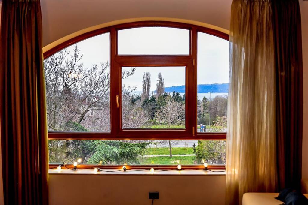 Sea View Apartment Next To Sea Garden And Beach Varna Eksteriør billede
